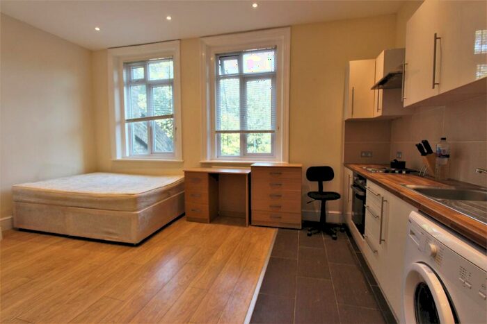 Studio To Rent In Holloway Road, Holloway, N7