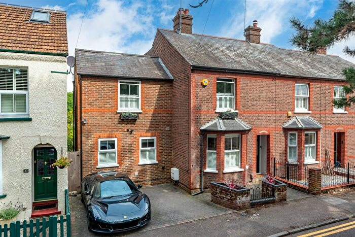 4 Bedroom Semi-detached House For Sale In Christchurch Road, Old Town Borders, Hemel Hempstead, Hertfordshire, HP2