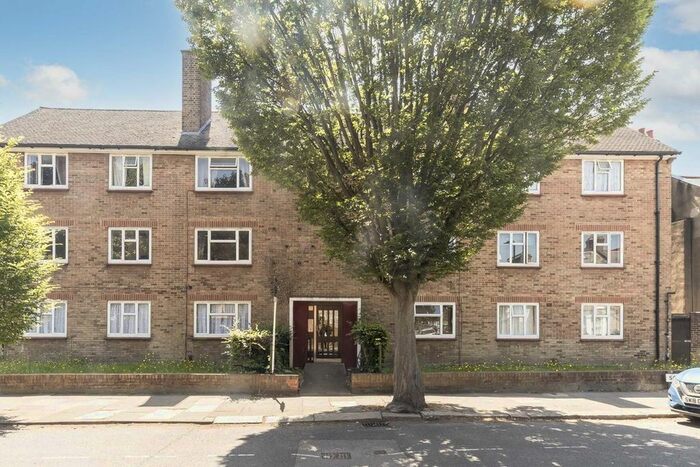 3 Bedroom Flat To Rent In Somerset Road, London, W4