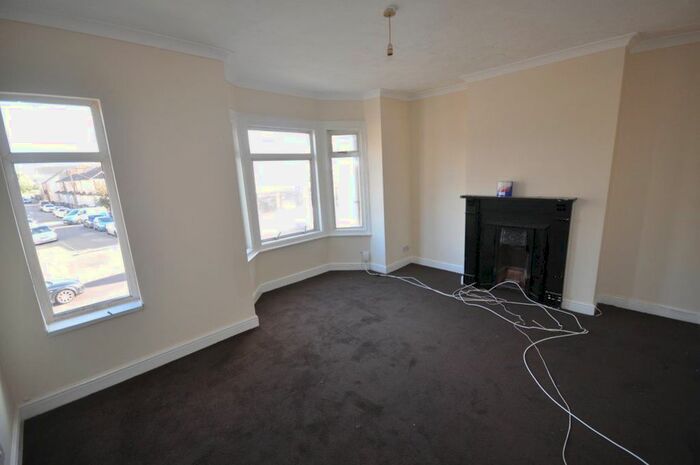 2 Bedroom Flat To Rent In Ampthill Road, Kempston, Bedford, MK42