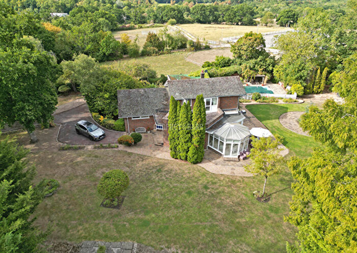 4 Bedroom Detached House For Sale In Partingdale Lane, Mill Hill Village, NW7