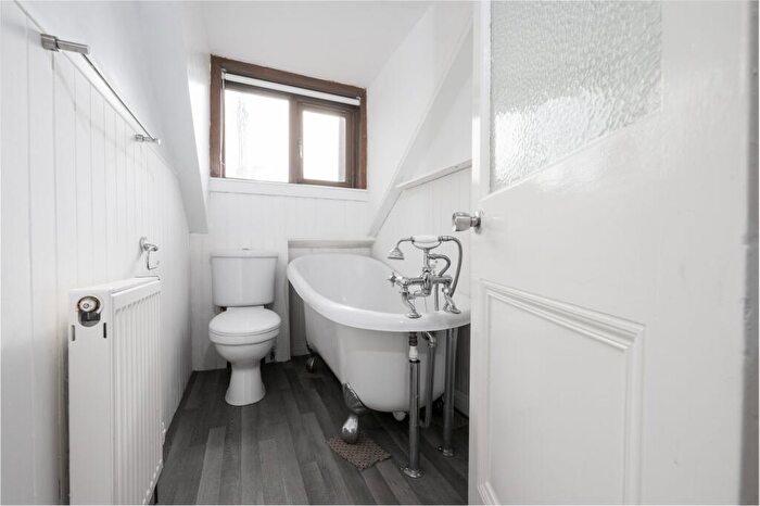 1 Bedroom Flat To Rent In Newton Street, Greenock, PA16