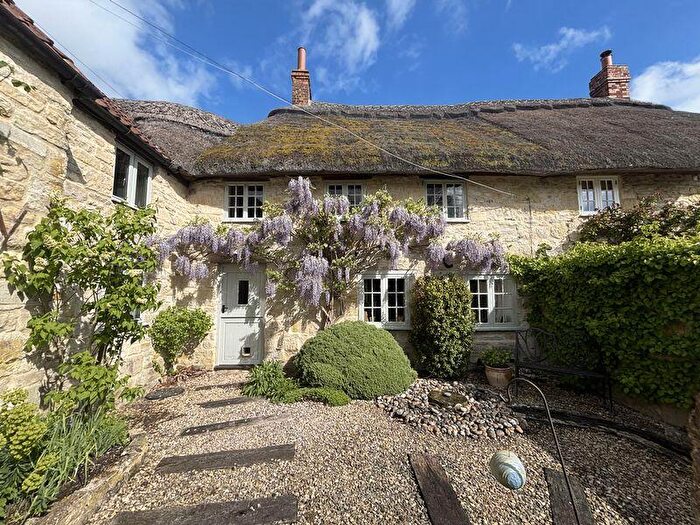 4 Bedroom Cottage For Sale In Chilmark, SP3