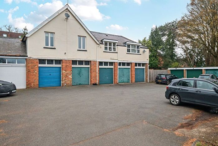 2 Bedroom Maisonette For Sale In Lynton Green, Maidenhead, SL6