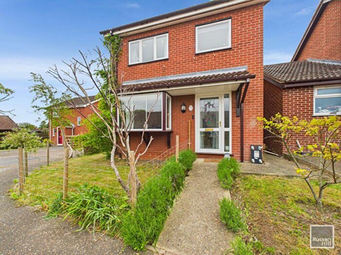 3 Bedroom Detached House For Sale In Hillcrest, New Costessey, NR5