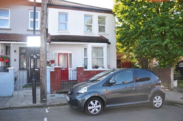 4 Bedroom End Of Terrace House To Rent In Tiverton Road, Hounslow, TW3