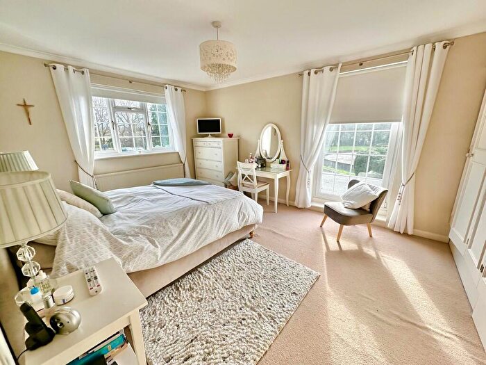 5 Bedroom Detached House For Sale In Stratford Road, Ash Vale, GU12