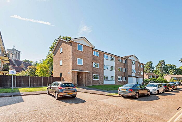 2 Bedroom Flat For Sale In Conifers, Weybridge, KT13