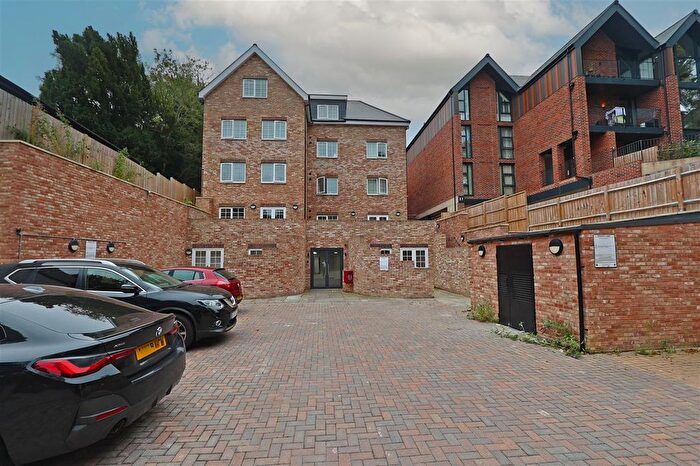 2 Bedroom Flat To Rent In Haling Park Road, South Croydon, CR2