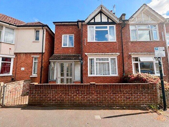 4 Bedroom Detached House For Sale In Wilton Avenue, Polygon, Southampton, Hampshire, SO15