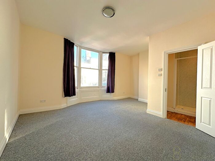 2 Bedroom Flat To Rent In Flat, Burlington Street, Brighton, East Sussex, BN2