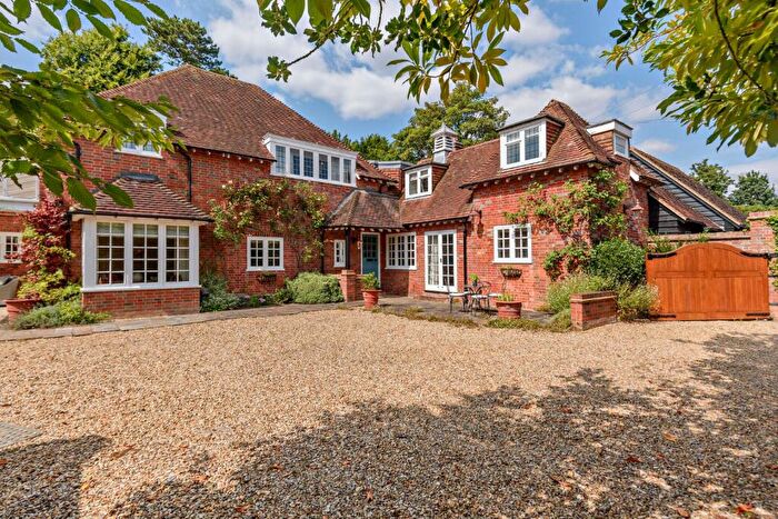 5 Bedroom Detached House For Sale In Flowers Hill, Pangbourne, Berkshire, RG8