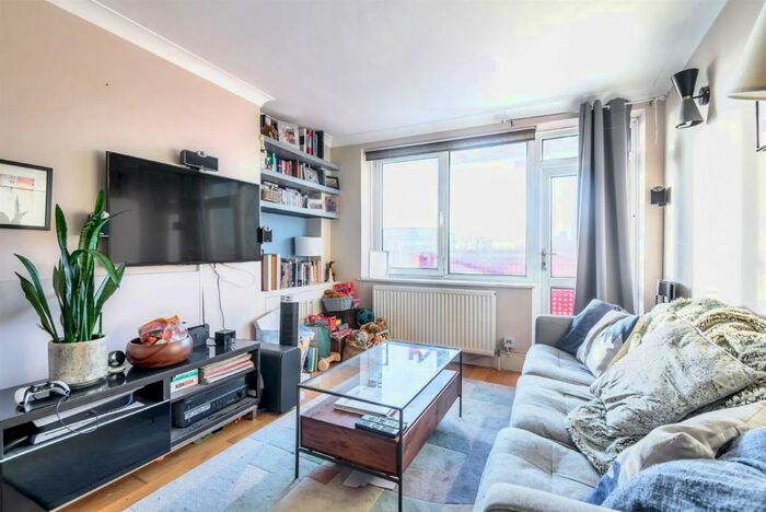 2 Bedroom Apartment To Rent In Linsey Street, Bermondsey, SE16