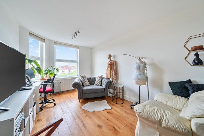 1 Bedroom Flat For Sale In Bellingham Road, London, SE6