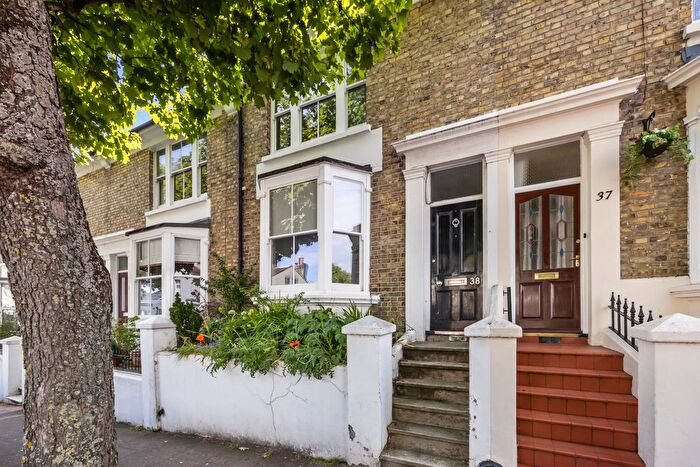 3 Bedroom Semi-Detached House To Rent In Sutherland Road, Brighton, BN2