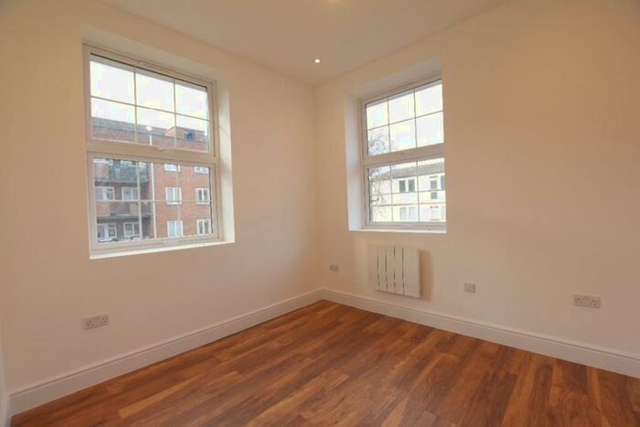 1 Bedroom Flat To Rent In Romford Road, E15