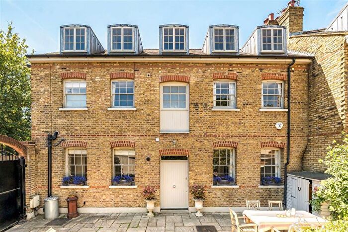 3 Bedroom Property For Sale In Straightsmouth, Greenwich, SE10