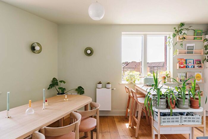 3 Bedroom Duplex For Sale In Well Street, Taylor Court, E9