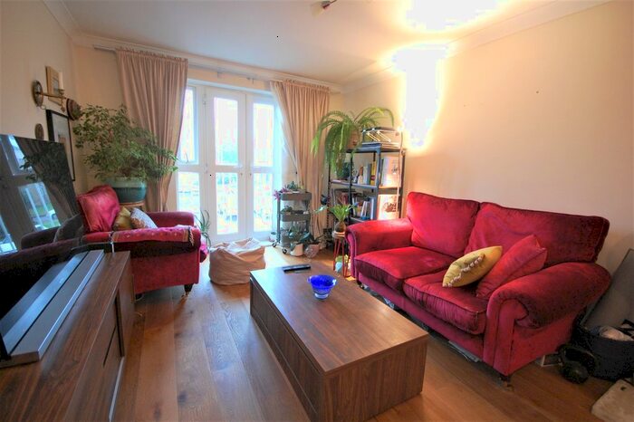 1 Bedroom Flat To Rent In Gilbert White Close, Greenford, UB6