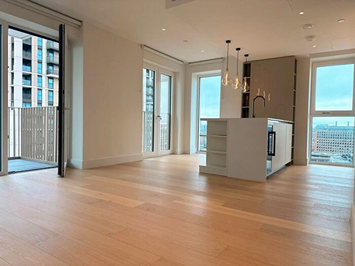 2 Bedroom Flat To Rent In Parkside Apartments, White City Living, London, W12