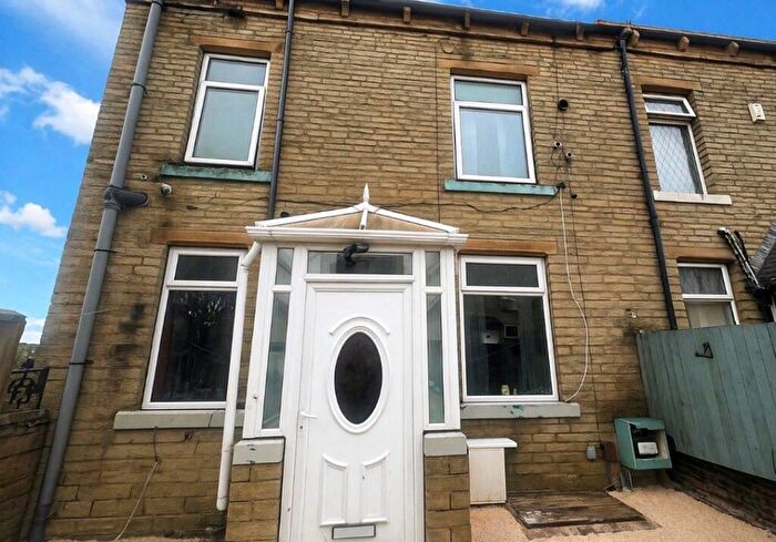 2 Bedroom Town House For Sale In Westfield Terrace, Halifax, West Yorkshire, HX1