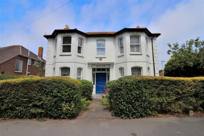 2 Bedroom Flat To Rent In Lymington Road, Highcliffe BH23