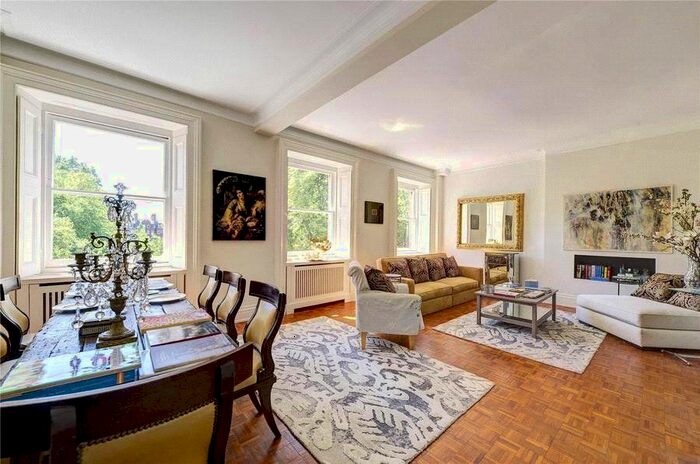 2 Bedroom Flat To Rent In Cadogan Square, London, SW1X