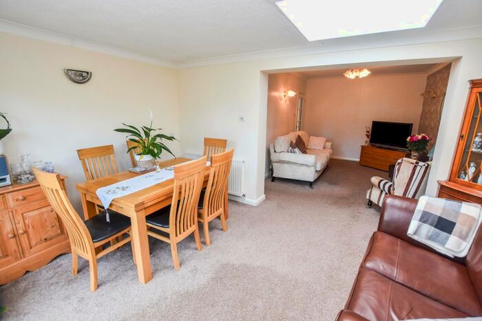 3 Bedroom Bungalow For Sale In Lilford Road, Billericay, Essex CM11
