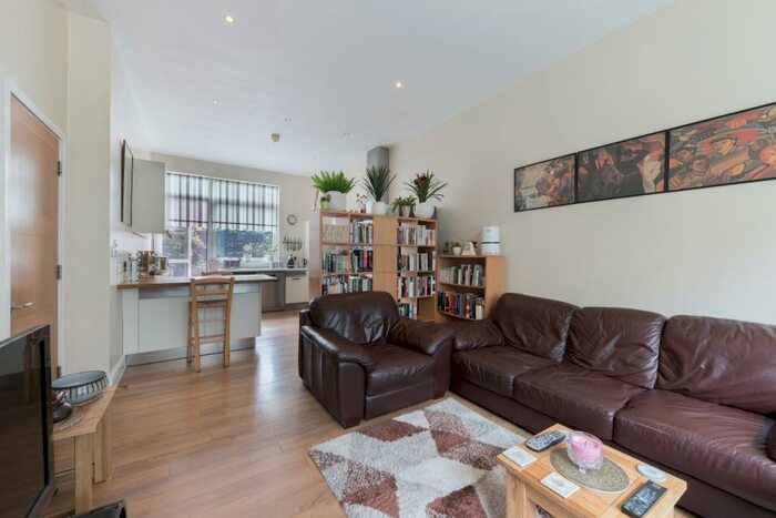 2 Bedroom Apartment To Rent In Wapping High Street London, E1W