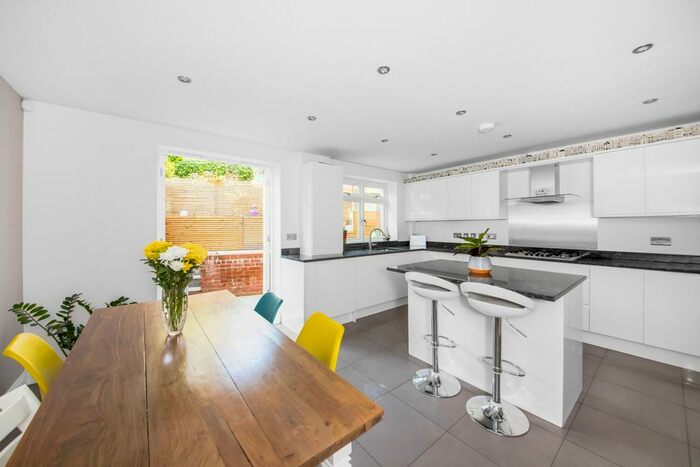 4 Bedroom Semi-Detached House To Rent In Anerley Park, Anerley, London, SE20