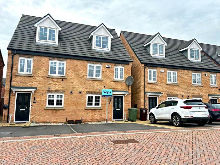 3 Bedroom Semi-Detached House For Sale In Silkstone Road, Featherstone, WF7