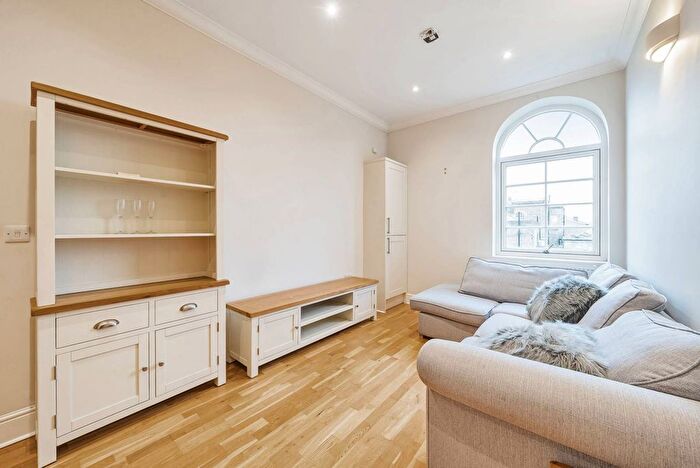 2 Bedroom Flat To Rent In Hilda Road, Southall, UB2