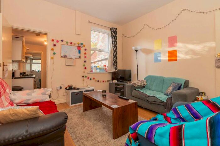 3 Bedroom House To Rent In Dawlish Road, B29