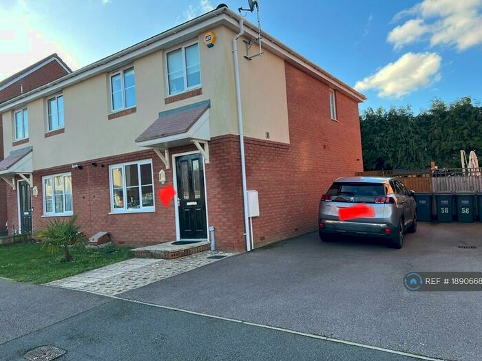 3 Bedroom Semi-Detached House To Rent In Verde Close, Luton, LU2