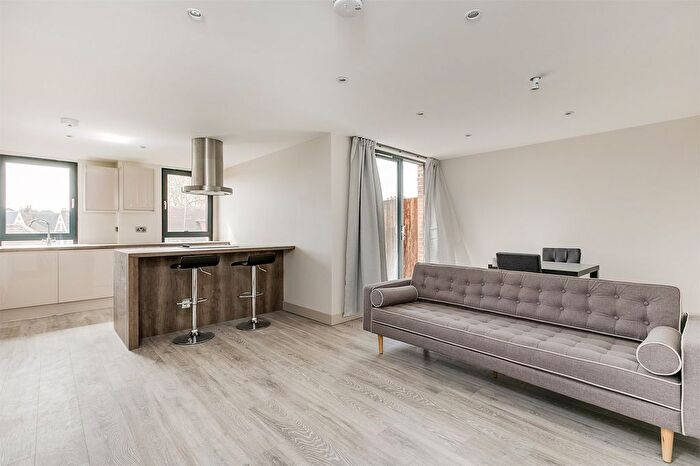 2 Bedroom Flat To Rent In Amesbury Avenue, Streatham Hill, SW2