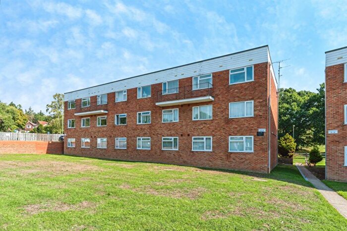 2 Bedroom Flat For Sale In Bracken Crescent, Bishopstoke, Eastleigh, SO50