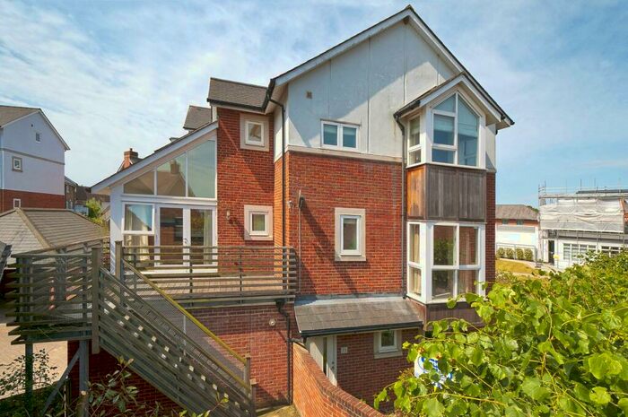 4 Bedroom Semi-Detached House To Rent In Braeburn Way, Kings Hill, ME19