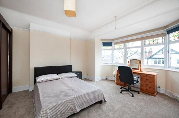 1 Bedroom Semi-Detached House To Rent In Heathdene Road, SW16
