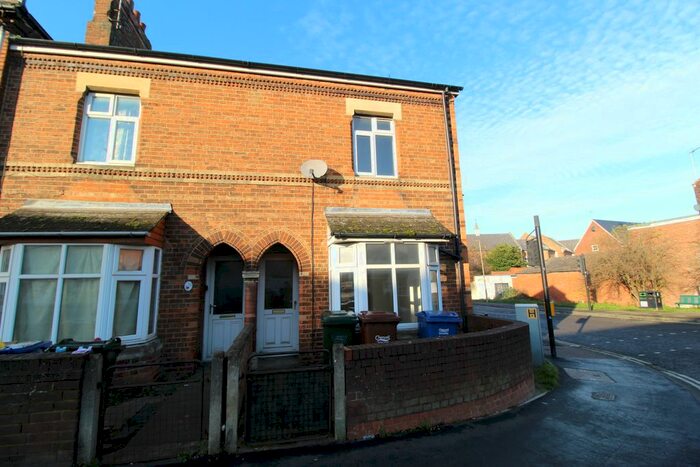 2 Bedroom End Of Terrace House To Rent In Middleton Road, Banbury, OX16