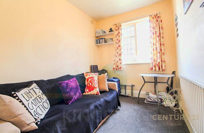 4 Bedroom Semi-Detached House To Rent In Surbiton Road, Kingston Upon Thames, KT1