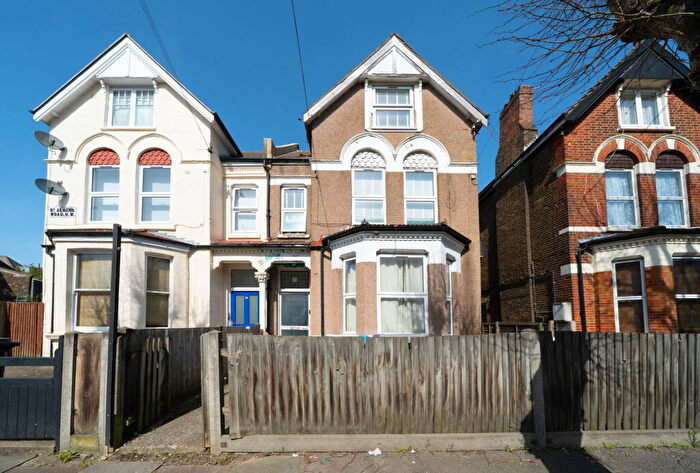 5 Bedroom Semi Detached House For Sale In St. Albans Road, NW10