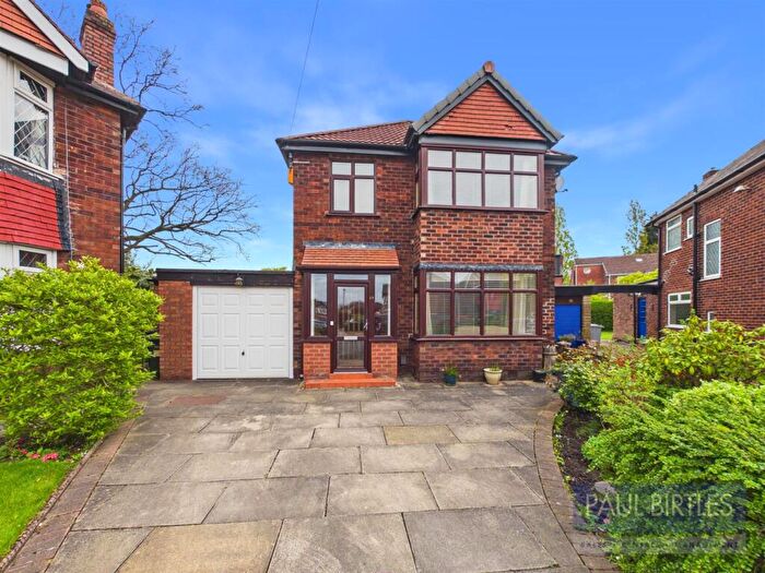 3 Bedroom Detached House For Sale In Andrews Avenue, Flixton, Trafford, M41