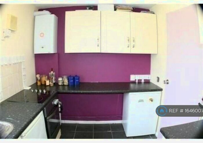 1 Bedroom Flat To Rent In Jordan Close, Barnstaple, EX32