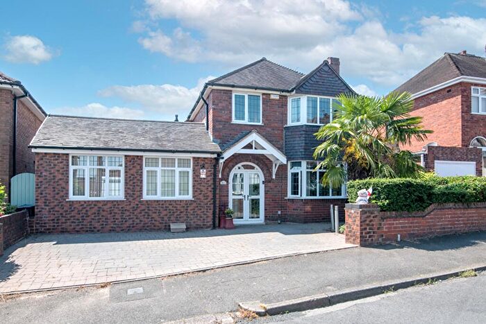4 Bedroom Detached House For Sale In Wrens Avenue, Foxyards, Tipton, DY4