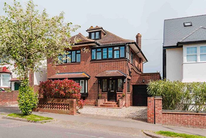 4 Bedroom Detached House For Sale In Tattersall Gardens, Leigh-On-Sea, SS9
