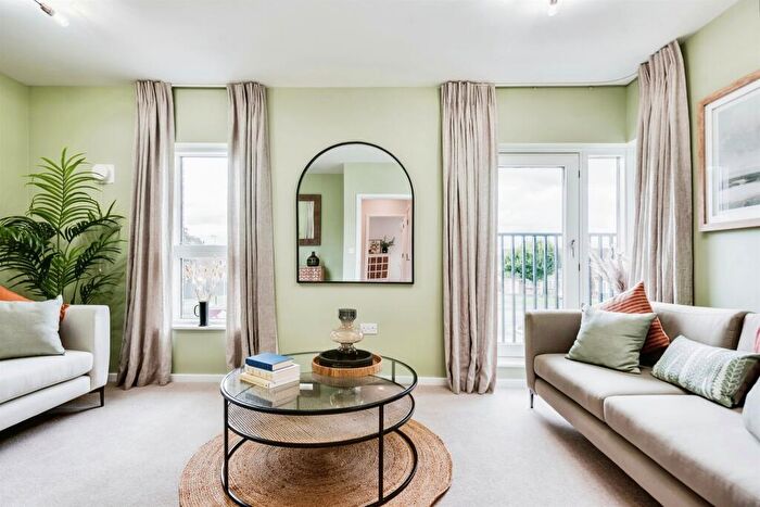 3 Bedroom Terraced House For Sale In Little Walcot Lane, Swindon, SN3