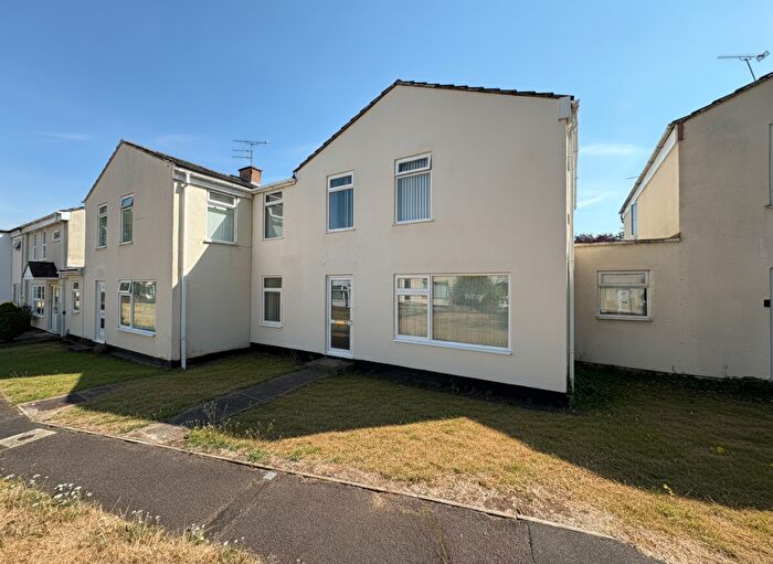 4 Bedroom Terraced House For Sale In Amroth Mews, Sydenham, CV31