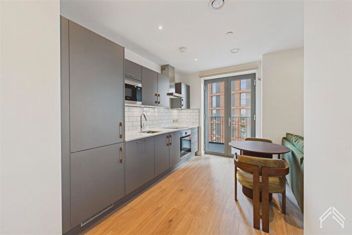 Studio To Rent In Vanguard Way, Blackhorse Road London, E17