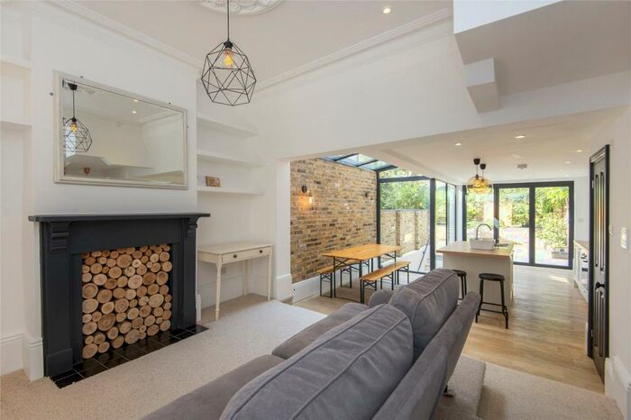 4 Bedroom Flat To Rent In Glyn Road, London, E5