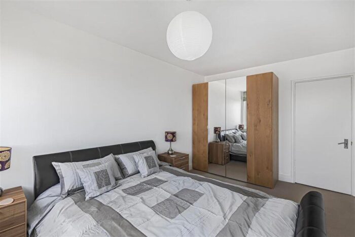 1 Bedroom Flat For Sale In Austin Road, SW11